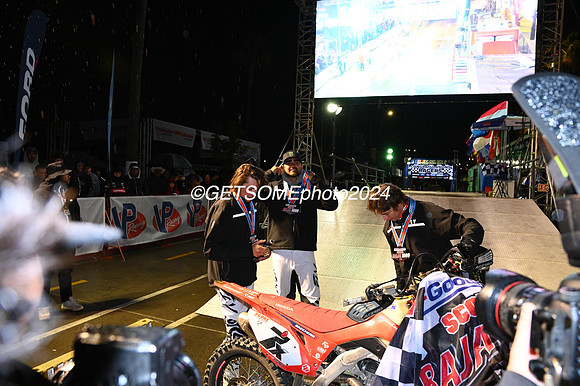 finish_111624_getsomephoto_131357