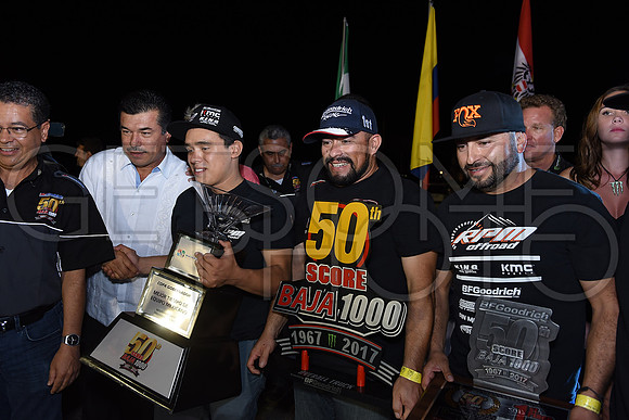 Awards_17B1000_getsomephoto_128986