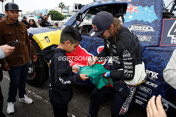 Staging_111425_B1K_GETSOMEPHOTO_142897