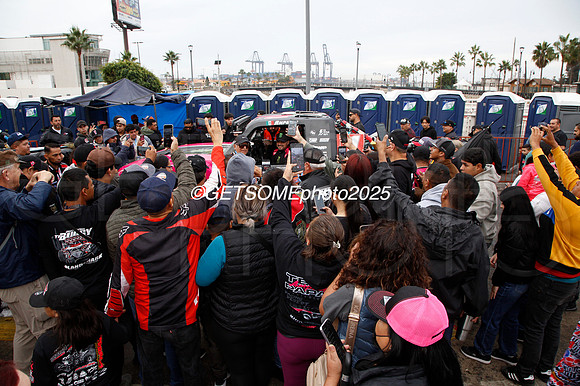 Staging_111425_B1K_GETSOMEPHOTO_142911