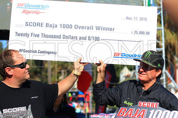 Awards_18B1K_getsomephoto_223061