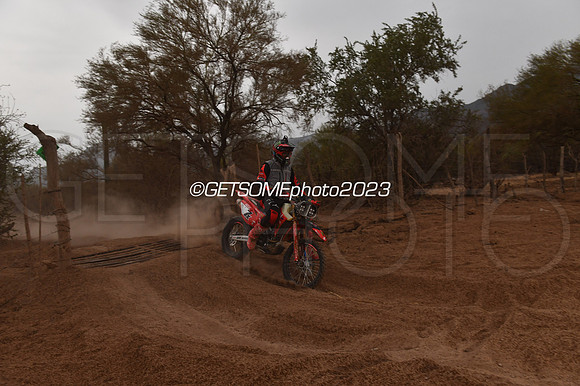 7X_111623_B1K_GETSOMEPHOTO_235556