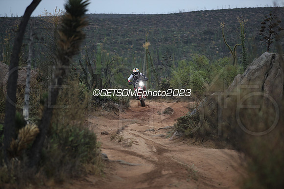9x_111623_Baja1000_GETSOMEPHOTO_051298