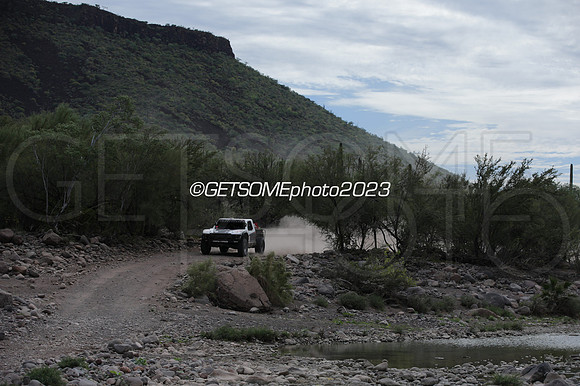 1L_111623_B1K_GETSOMEPHOTO_230236