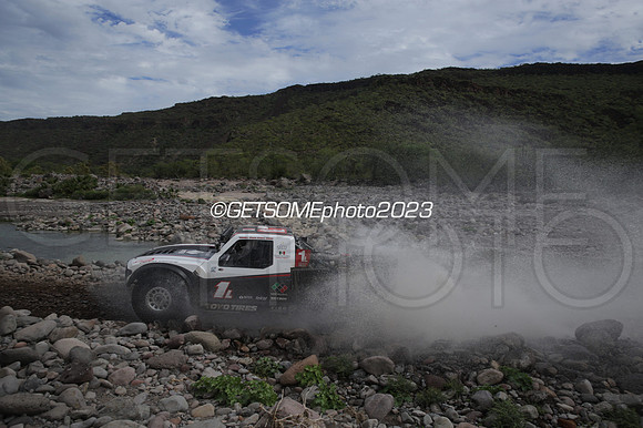 1L_111623_B1K_GETSOMEPHOTO_230250