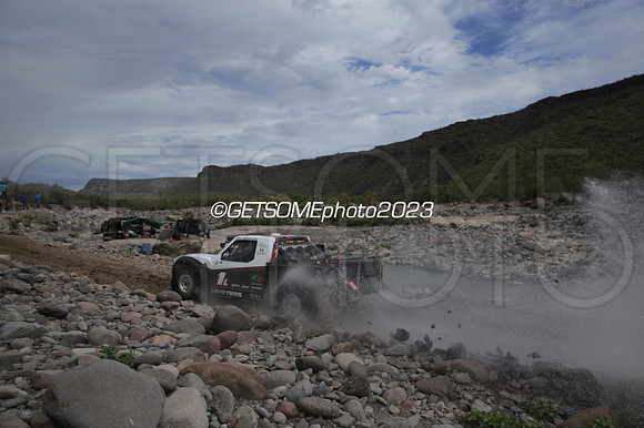 1L_111623_B1K_GETSOMEPHOTO_230252