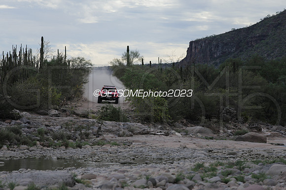 9_111623_B1K_GETSOMEPHOTO_230443