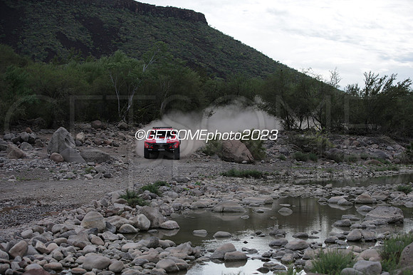 9_111623_B1K_GETSOMEPHOTO_230449