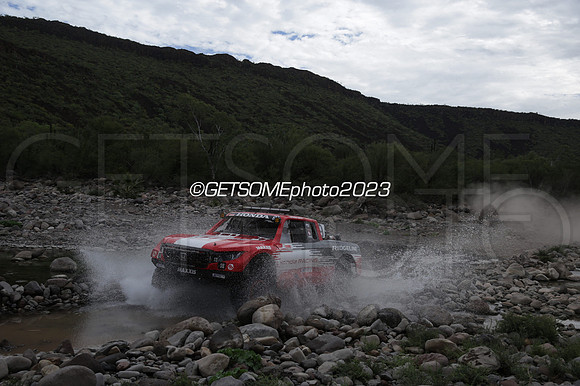 9_111623_B1K_GETSOMEPHOTO_230455