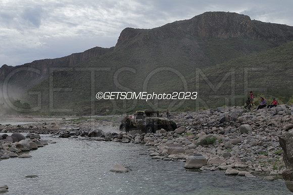 100_111623_B1K_GETSOMEPHOTO_231401