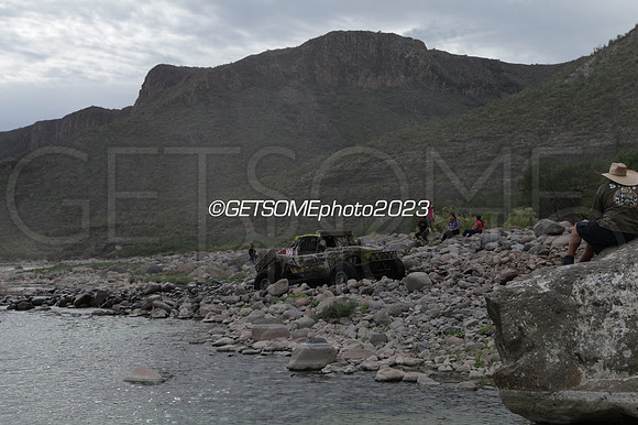 100_111623_B1K_GETSOMEPHOTO_231403