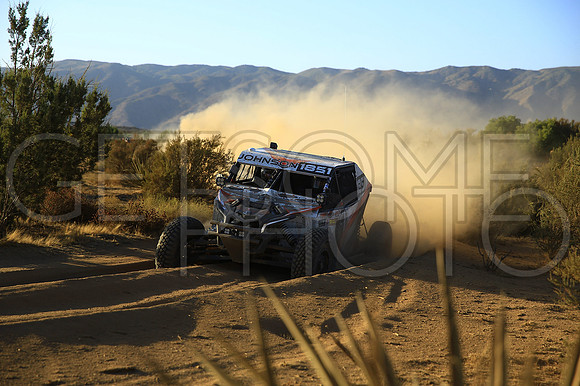 1851_010619_19B400_GetSomePhoto_064299