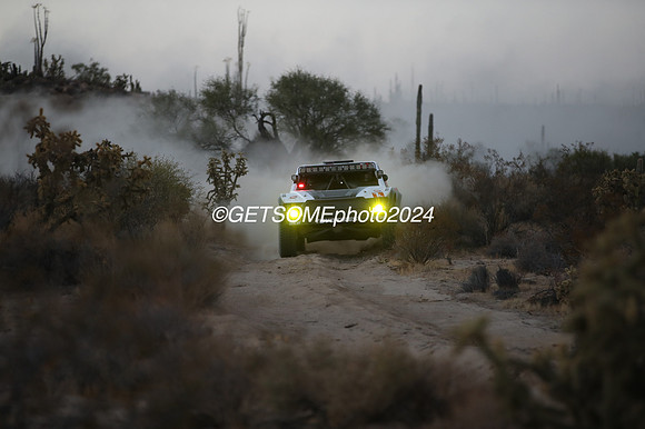1L_111624_getsomephoto_129793
