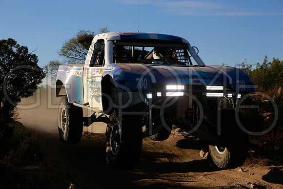 700_17B1000_getsomephoto_122776