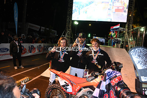 finish_111624_getsomephoto_131358